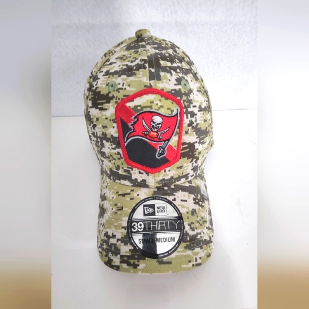 Tampa Bay‎ Buccaneers Hat New Era 39Thirty Cap Camouflage Salute To Service S/M